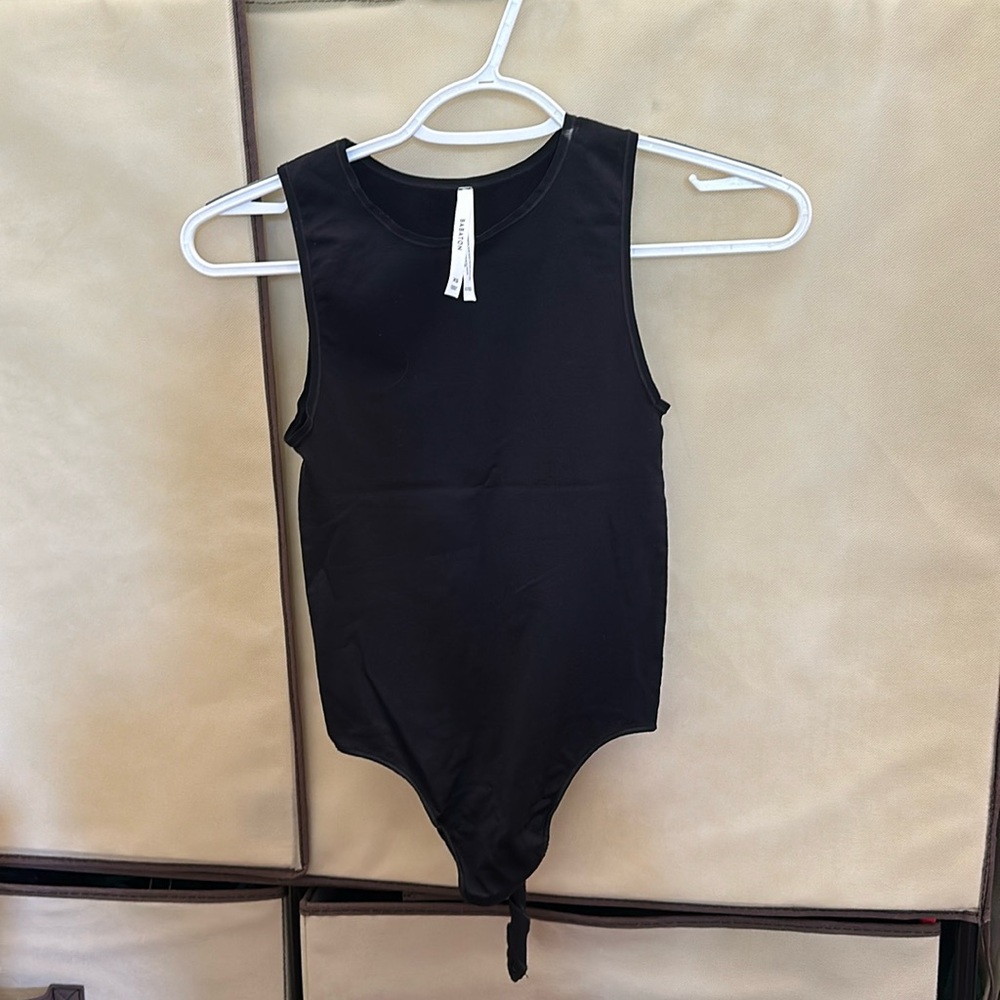 Aritzia Babaton bodysuit, black, size xs, like new condition